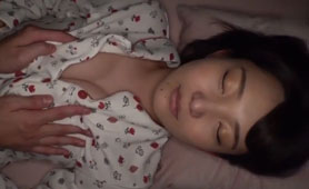 Korean Sleeping Xxx - Cute Korean Step Sis Gets Creampie While She Sleeps - Homemade XXX - Videos  - Wet Sins